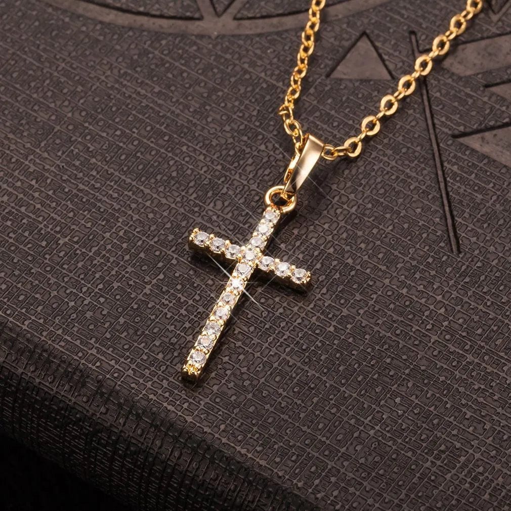 Elegant double-layer pearl love pendant necklace for women, featuring copper jewelry design, perfect for weddings and parties.