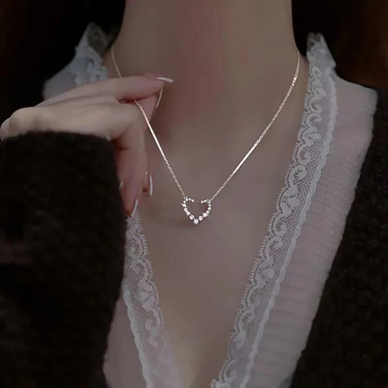 Elegant double-layer pearl love pendant necklace by NEULRY, featuring copper jewelry design for women, perfect for weddings and parties.