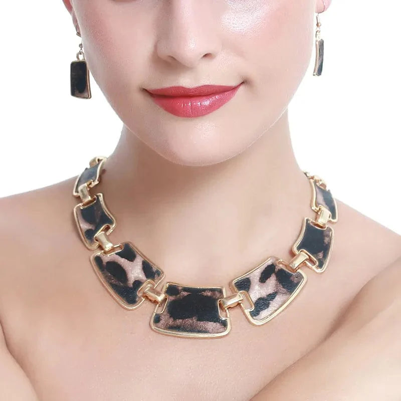 Vintage leopard jewelry set by Showlu, includes geometric resin choker and matching earrings in golden color for women.