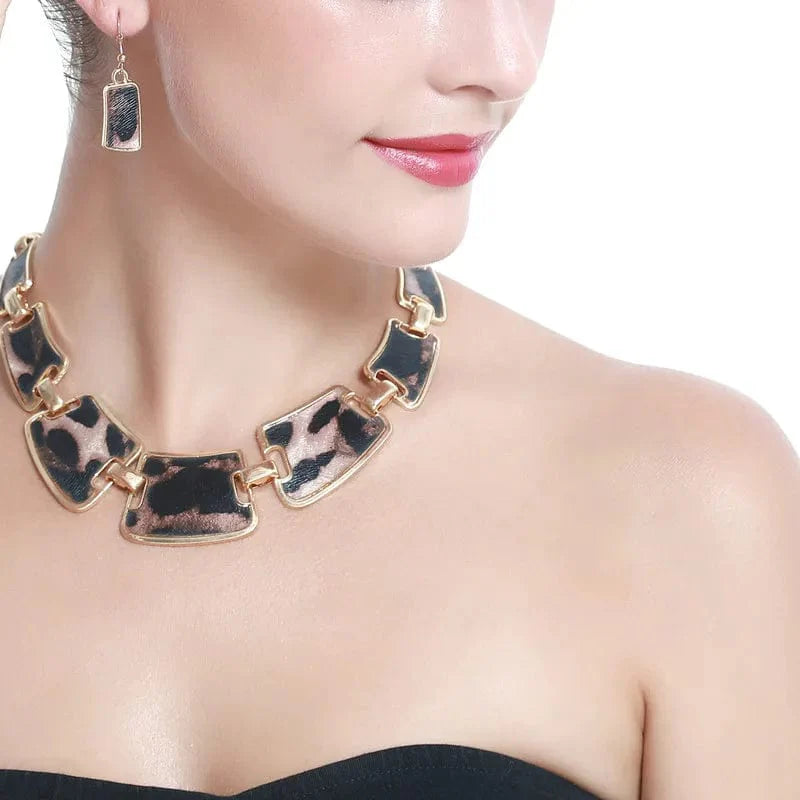 Showlu Vintage Leopard Jewelry Set featuring a geometric resin choker and matching earrings in retro golden color.