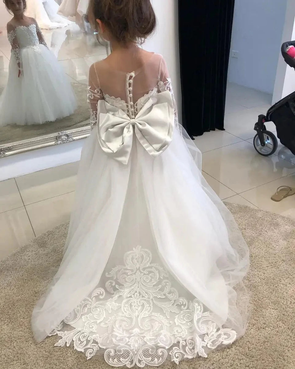Lace and tulle flower girl dress by FATAPAESE for kids, perfect for weddings and parties, featuring a princess-style design.
