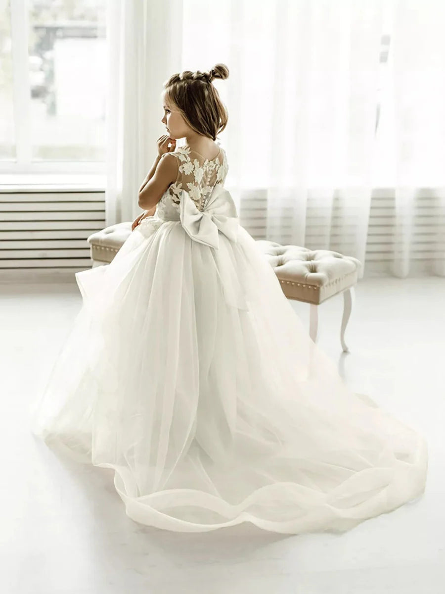 Lace tulle flower girl dress by FATAPAESE, featuring a princess-style gown for kids' wedding or party events.