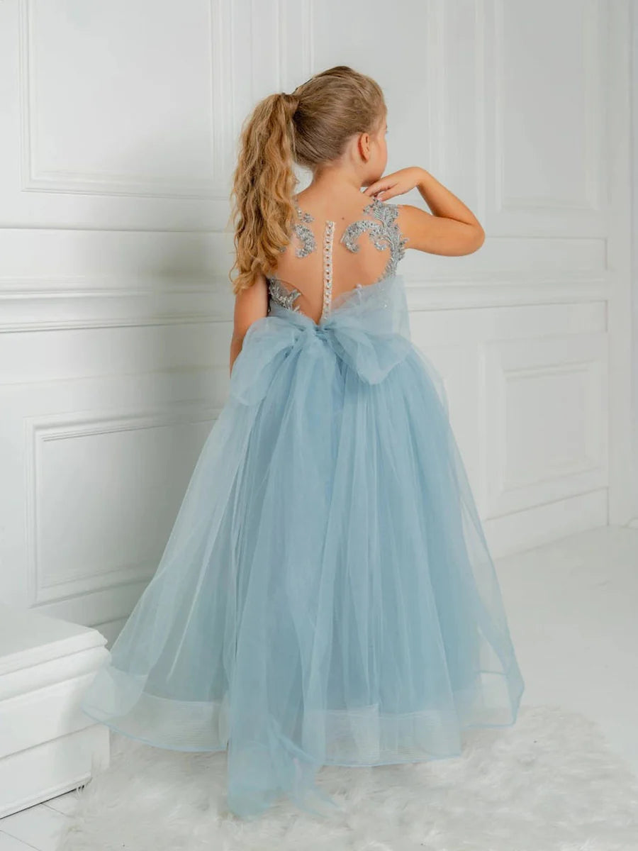 Girls princess flower girl dress by FATAPAESE, lace and tulle wedding gown for kids, perfect for wedding parties and special occasions.