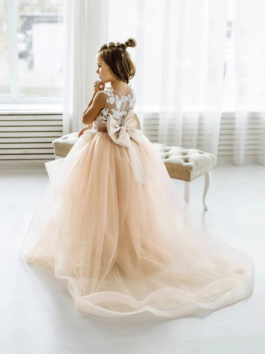 Girls princess flower girl dress by FATAPAESE featuring lace and tulle, perfect for weddings and special occasions.