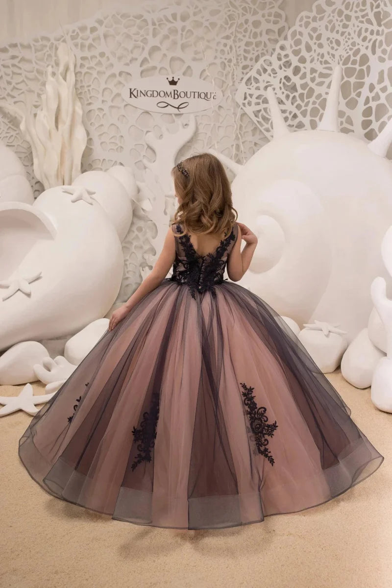Lace and tulle flower girl dress by FATAPAESE, featuring a princess-style gown for kids' wedding and party occasions.