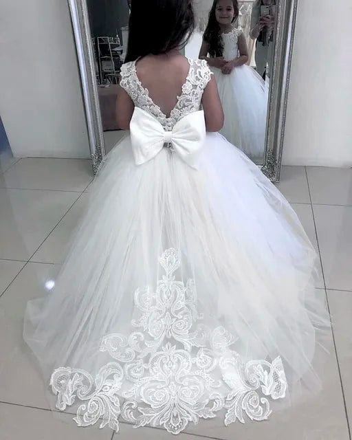 Lace and tulle flower girl dress by FATAPAESE, perfect for wedding and party, featuring a princess-style design for girls aged 2-14.