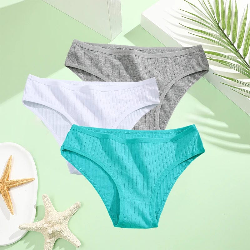 Set of three FINETOO women's cotton briefs in low-rise, solid colors, available in sizes XS to 7XL, showing comfortable underwear.