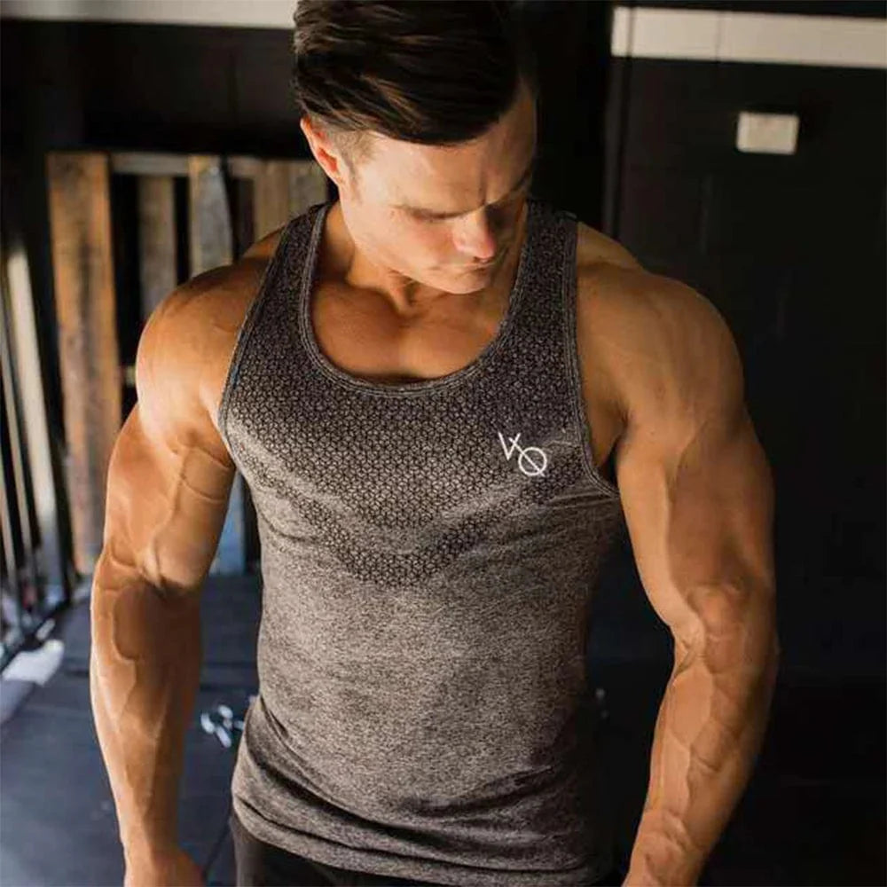 Men's Showlu running vest made of breathable polyester, ideal for fitness training and bodybuilding.