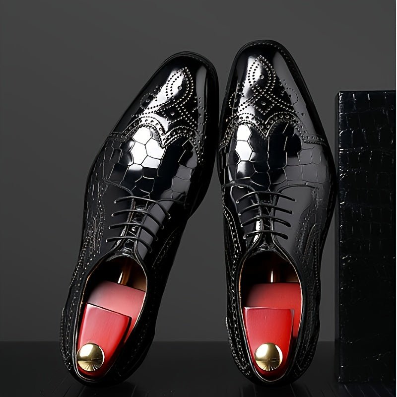 SHOWLU men's wing-tip brogue shoes with breathable leather, lace-up design, ideal for business formal and office wear.