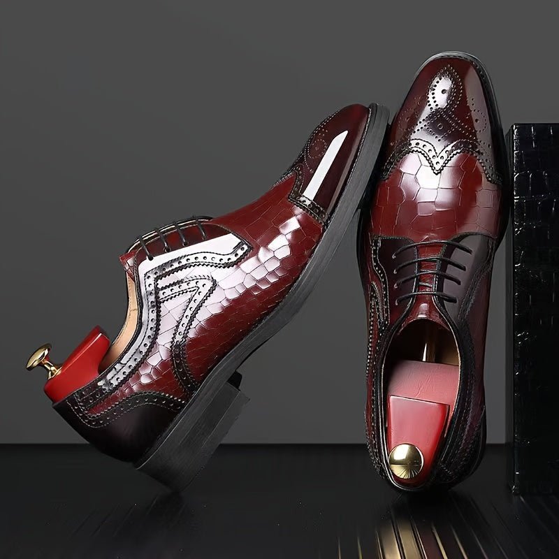 SHOWLU Men's Wing-tip Brogue Shoes with breathable leather, lace-up design, ideal for business formal and office wear.