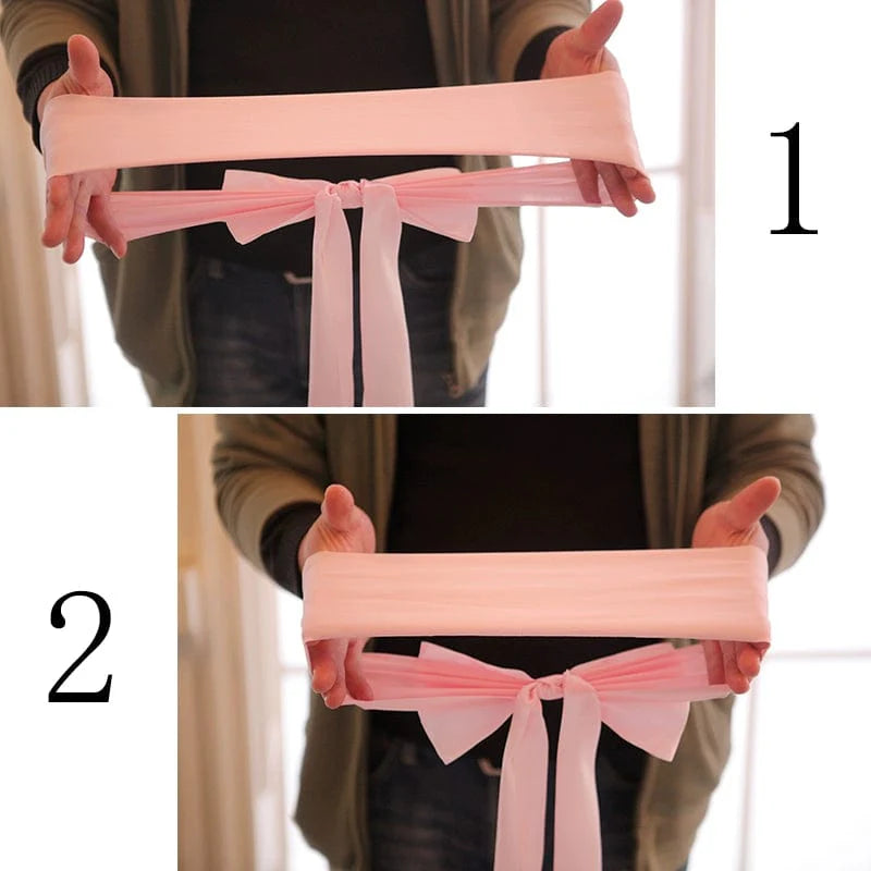 Showlu elastic Arabesquitic fabric wedding chair bows tied around banquet chairs for elegant event decoration.