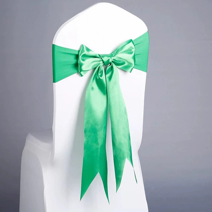 Showlu elastic Arabesquitic fabric wedding chair bows tied around banquet chairs for elegant event decoration.