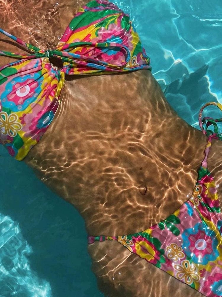 Showlu Fashion print bikini set with adjustable straps, featuring a colorful beach swimsuit with a stylish design.