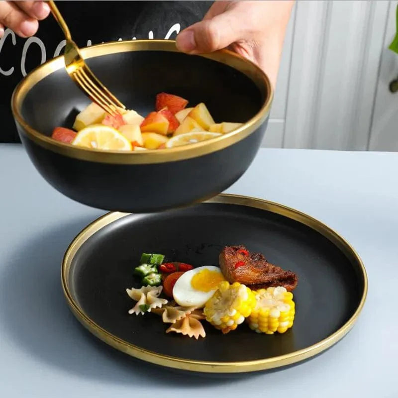 Showlu black porcelain dinner plates with gilt rim, part of a ceramic tableware set for serving rice, salads, and noodles.