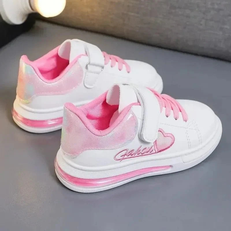 Girls white skate shoes with heart embroidery from MINISO, casual kids' school sneakers for sports and outdoor activities.