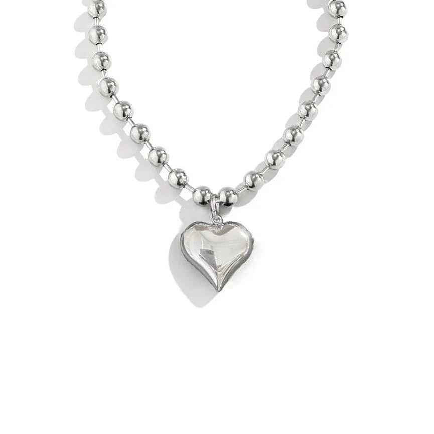 Gothic gold heart pendant necklace by Showlu Fashion, stainless steel beaded choker with steampunk style for women.
