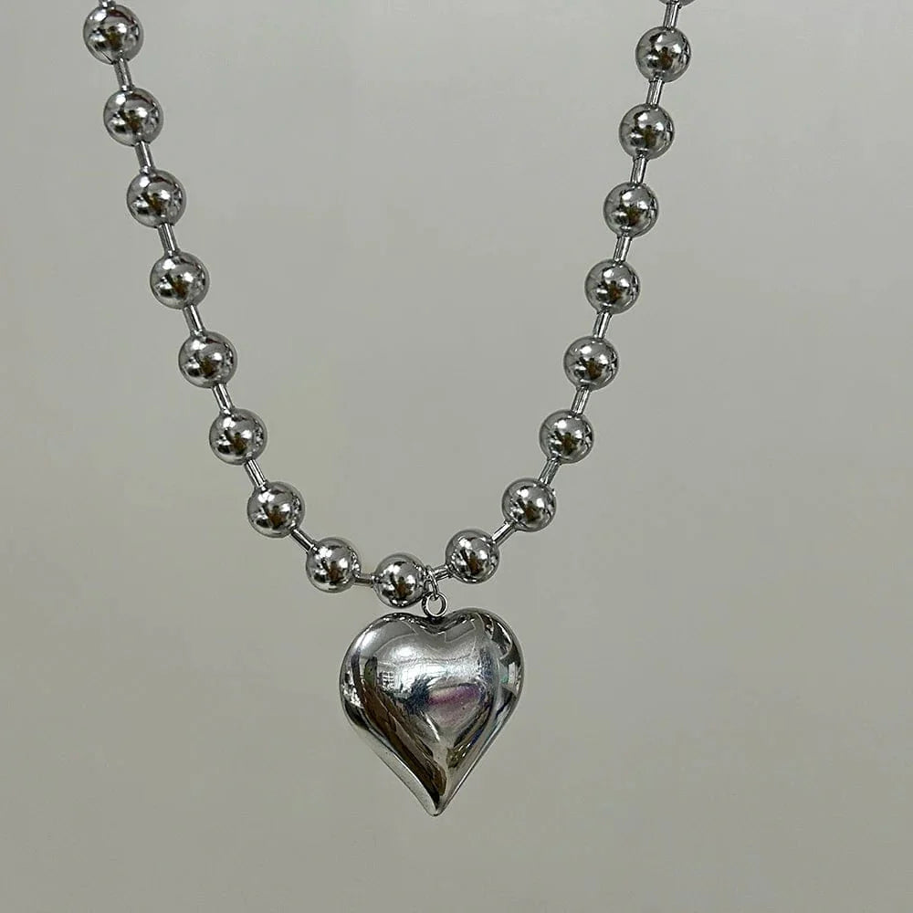 Gothic gold heart pendant necklace by Showlu Fashion, stainless steel beaded choker with steampunk-inspired design for women.