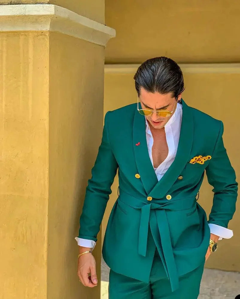 Green slim fit men's wedding tuxedo suit with double-breasted jacket and matching trousers, featuring a shawl lapel for formal occasions.