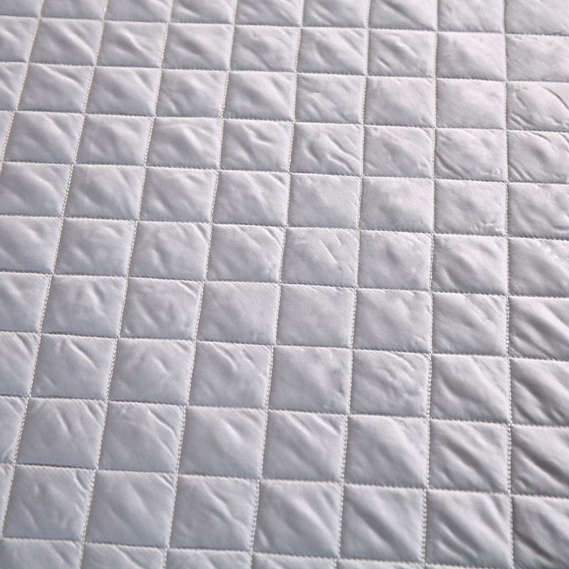 Showlu Fashion Showlu Tencel quilted bed sheet set with non-slip design, includes three thickened, high-end bedding pieces.