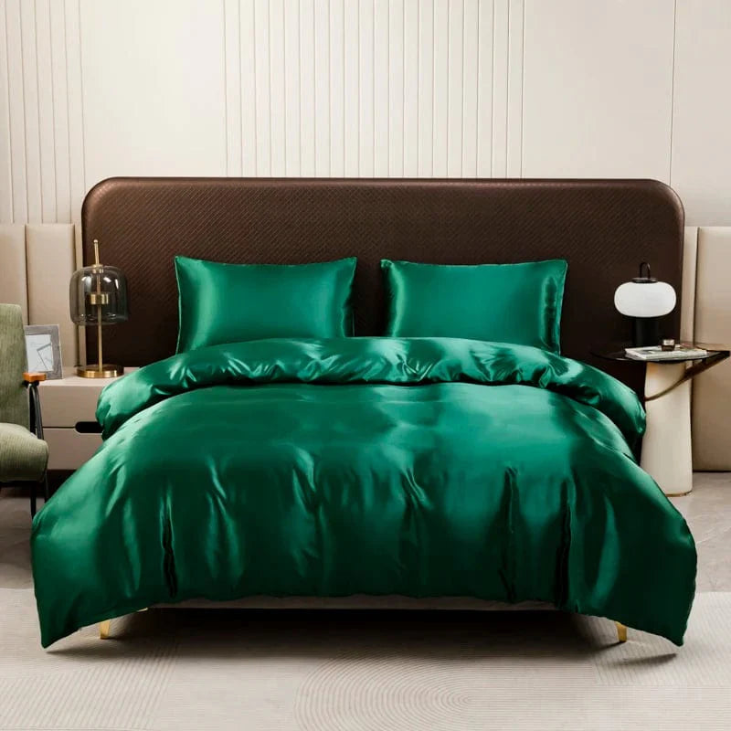 High-quality satin silk-style duvet cover by Showlu Fashion Store in soft solid color, queen size, smooth and comfortable quilt cover.
