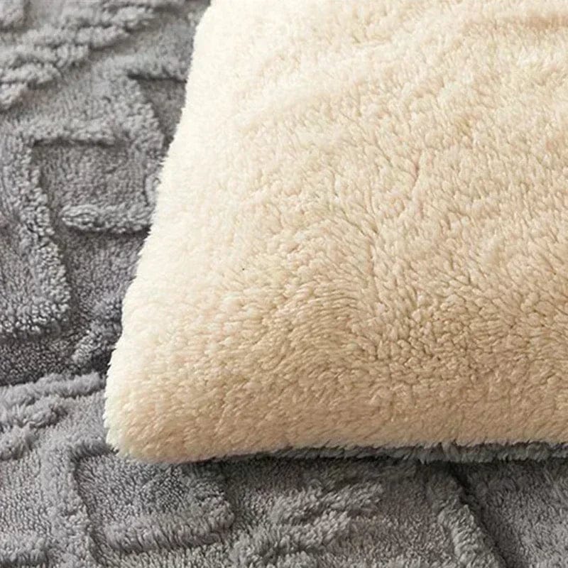SHOWLU FASHION STORE Zeby Artificial Lamb Cashmere Weighted Blanket, thick winter duvet quilt for cozy warmth and comfort.