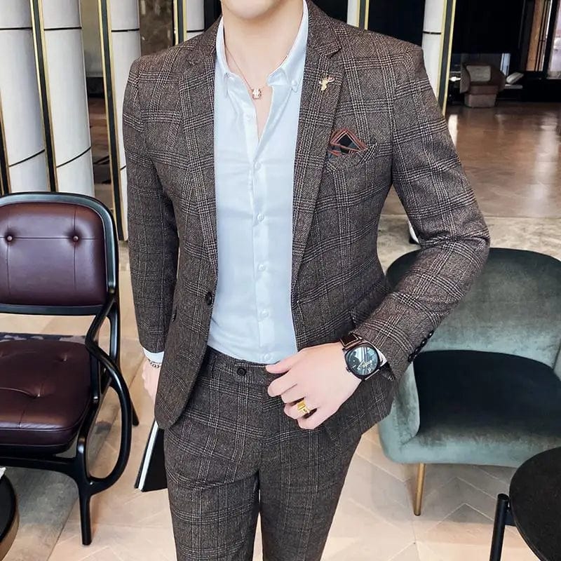 SHOWLU Men's Slim Fit Business Suit 2-piece set, featuring tailored trousers and blazer for smart casual or formal occasions.