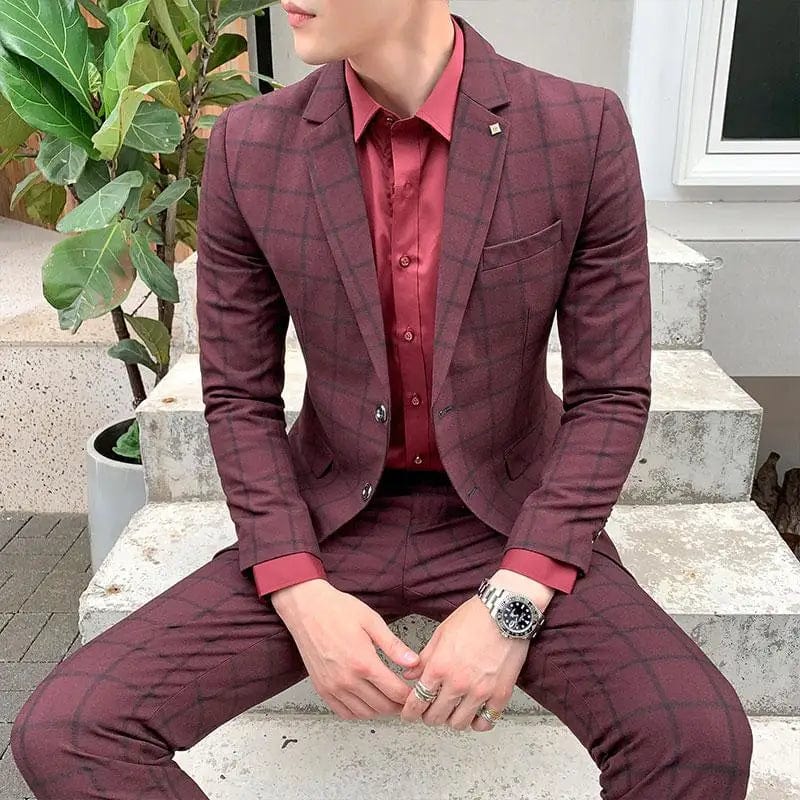 Showlu Men's slim fit business suit, two-piece set with tailored trousers, suitable for smart casual and formal occasions.