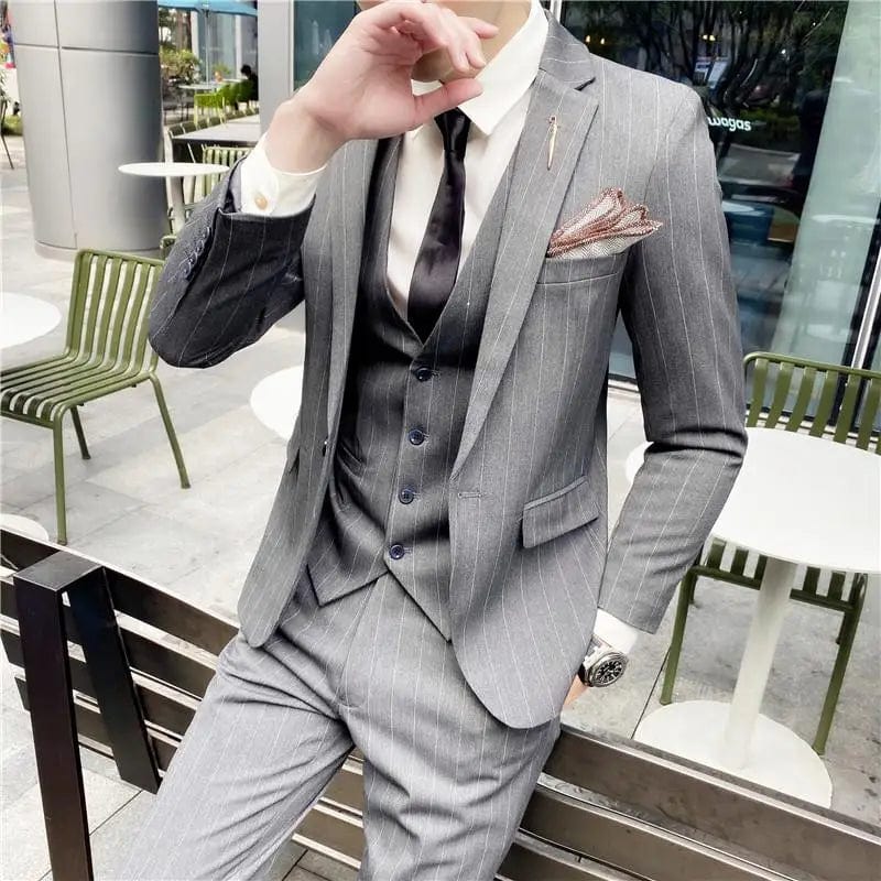 SHOWLU Men's British slim fit three-piece suit with jacket, vest, and trousers, stylish and tailored for a modern look.