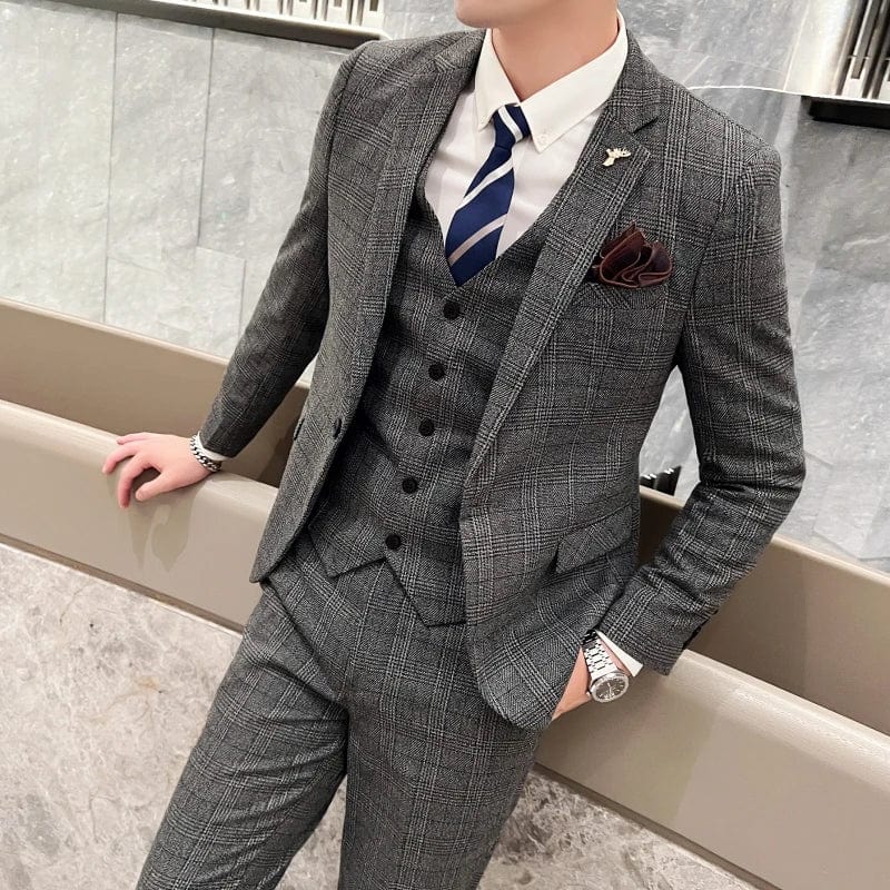SHOWLU Men's British slim fit three-piece suit with jacket, vest, and trousers, stylish and modern for formal occasions.