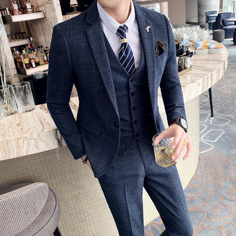Showlu Fashion men's plaid three-piece suit with vest and trousers, slim fit for business casual, stylish and modern.