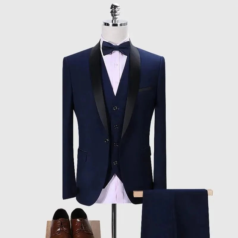 Men's green slim fit wedding suit by Showlu Fashion, featuring a British style 3-piece set with vest, trousers, and collar.