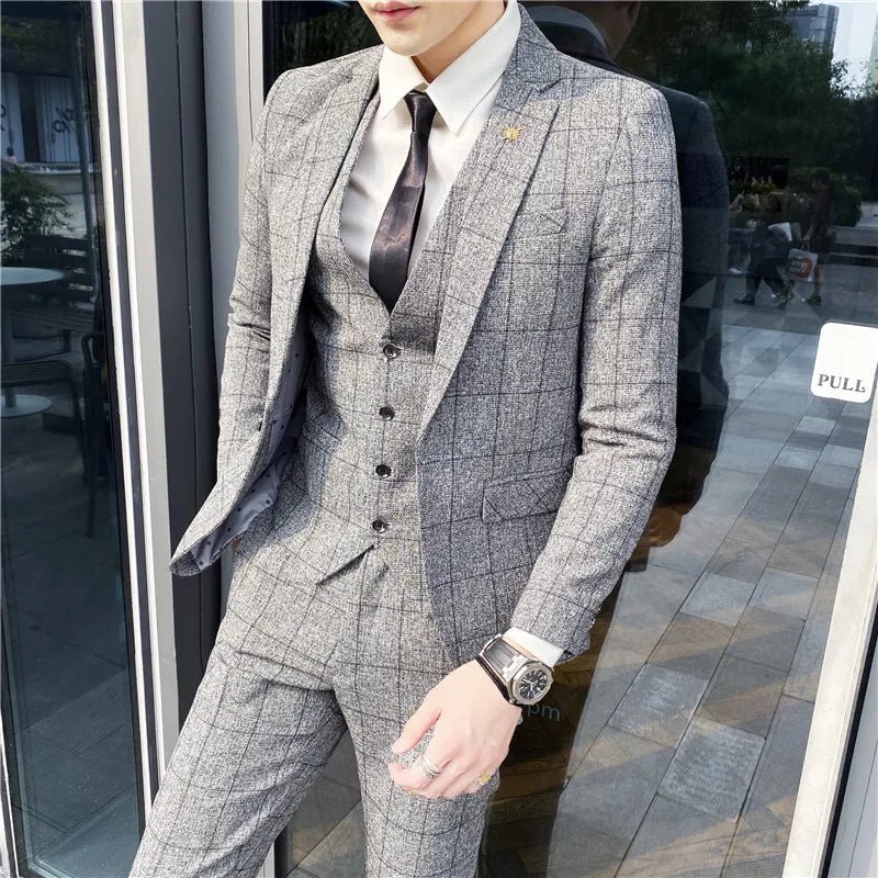 SHOWLU Men's 3-Piece Striped Plaid Suit with vest and trousers, slim fit wedding tuxedo for grooms, stylish British-inspired fashion.