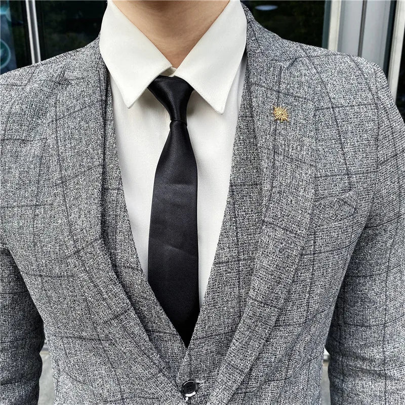 SHOWLU Men's 3-Piece Striped Plaid Suit with vest and trousers, slim fit wedding groom tuxedo, stylish British-inspired fashion.