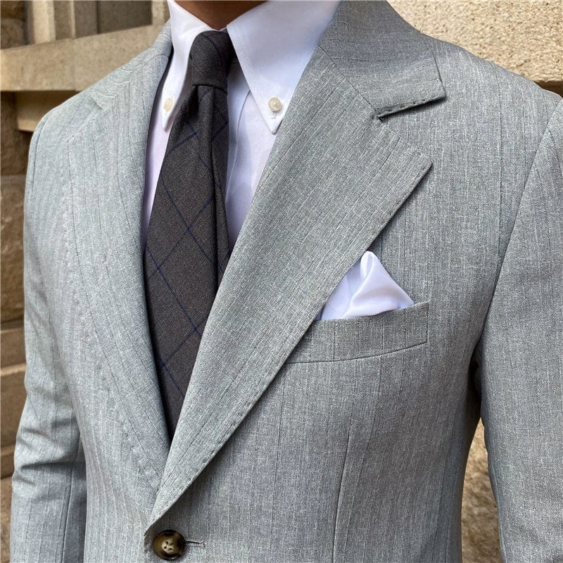 Men's slim fit striped leisure suit in autumn English style by Showlu Fashion, featuring classic striped pattern and tailored fit.