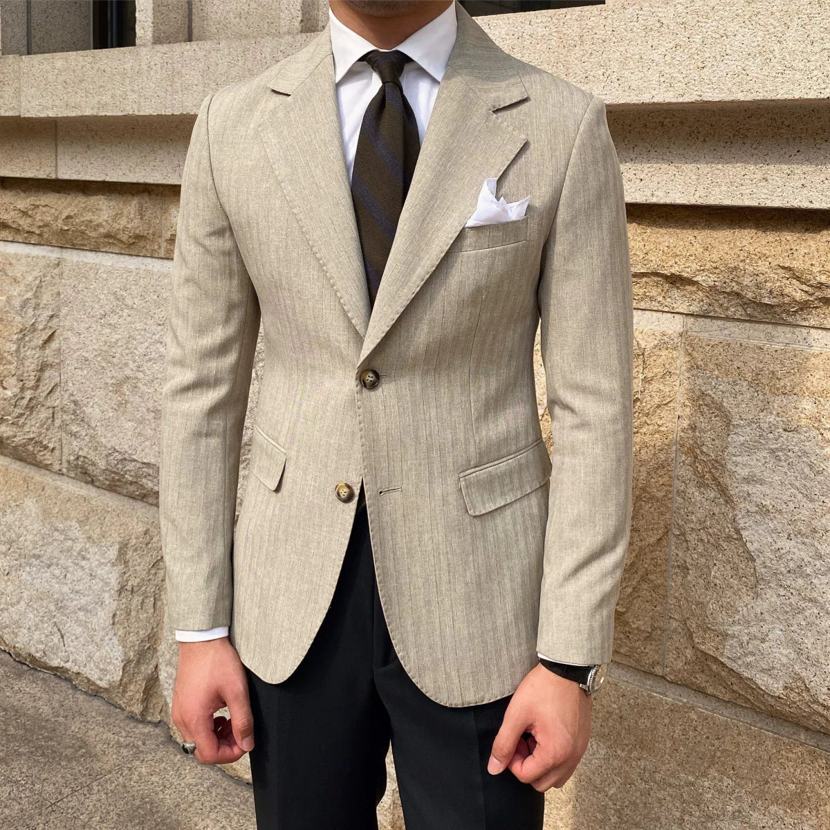 Men's slim fit striped leisure suit in autumn English style by Showlu Fashion, featuring a stylish, casual design for comfortable wear.