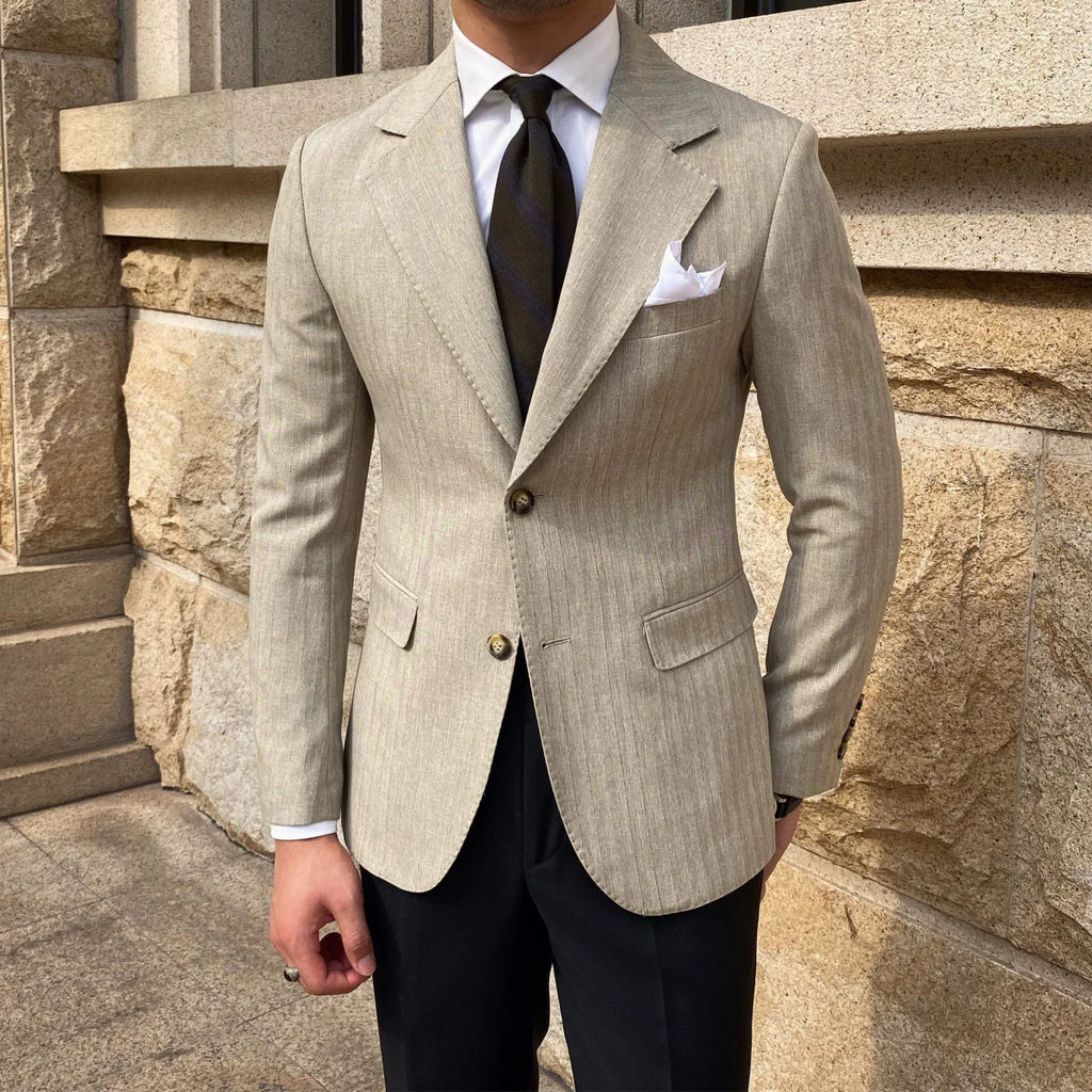 Men's slim fit striped leisure suit in English autumn style by Showlu Fashion, with a tailored, stylish design and classic pattern.