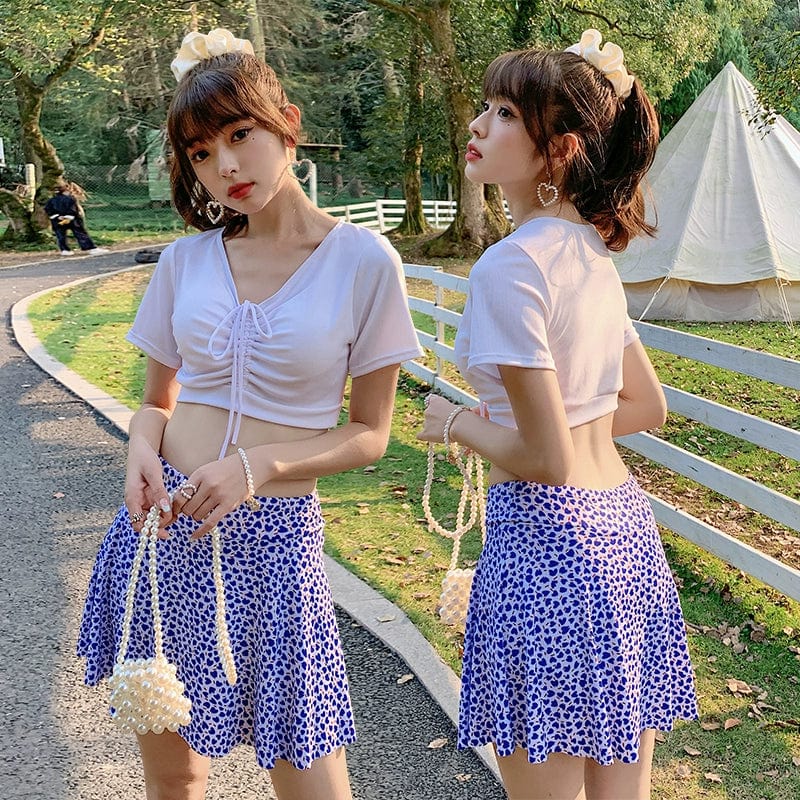 Showlu Fashion Baiya two-piece swimsuit with conservative skirt style, featuring a split design and boxer gathering for small-chest women.