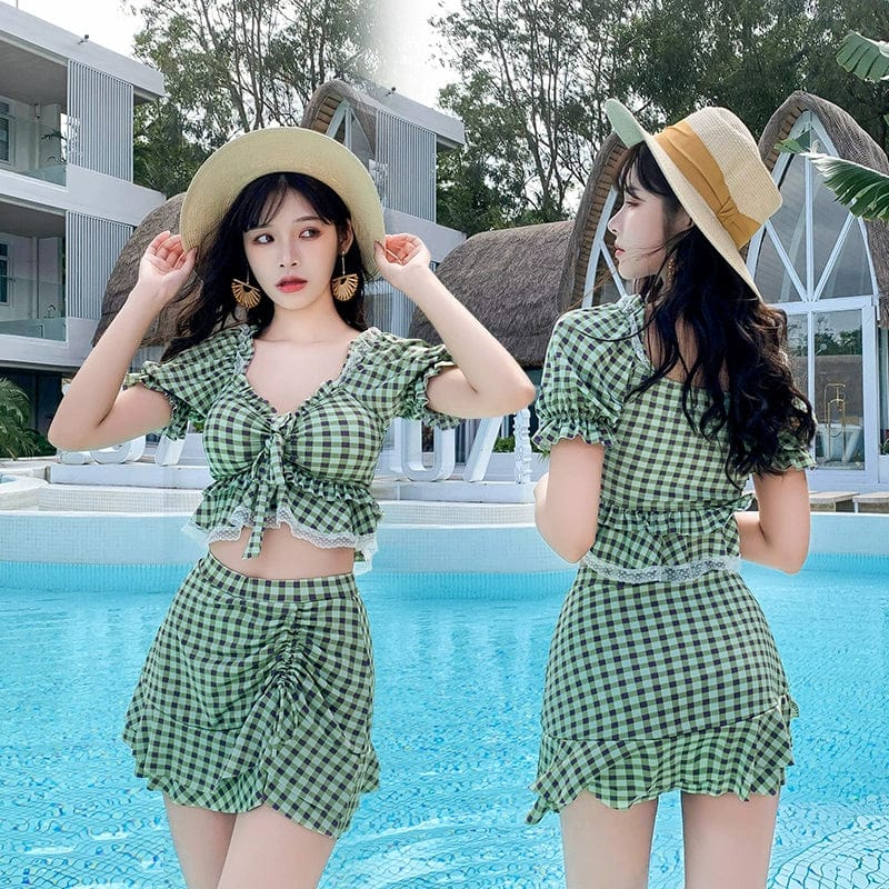 Showlu Fashion Two-Piece Split Swimsuit with conservative skirt style, suitable for hot spring bathing, designed for small-chest women.