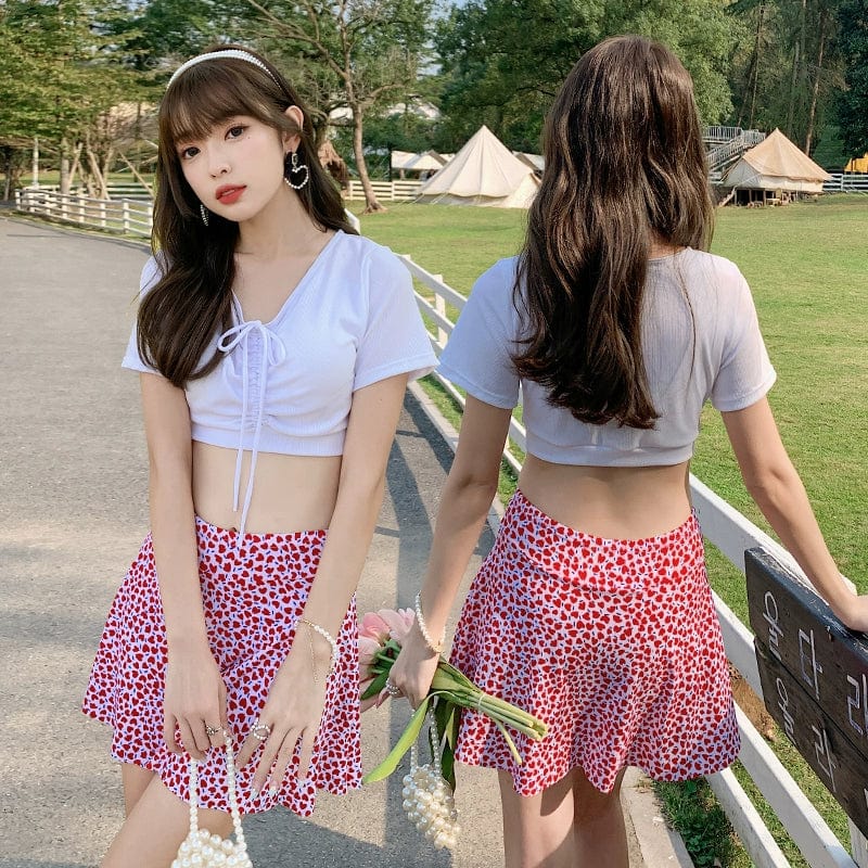 Showlu Fashion Two-Piece Split Swimsuit with a conservative skirt style, suitable for hot spring bathing and small-chest women.