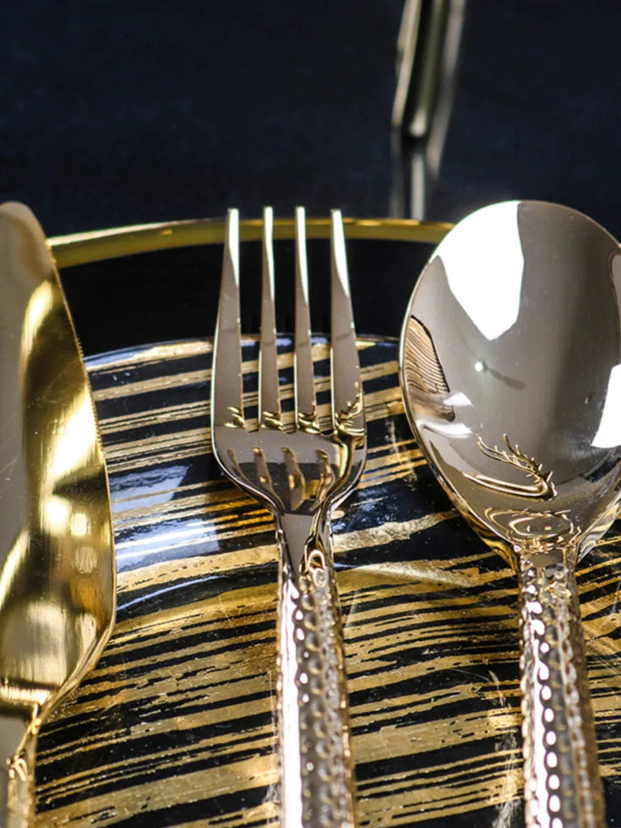 Showlu luxury bone china dinner plate with black and gold edge, ideal for elegant table settings and Western-style meals.