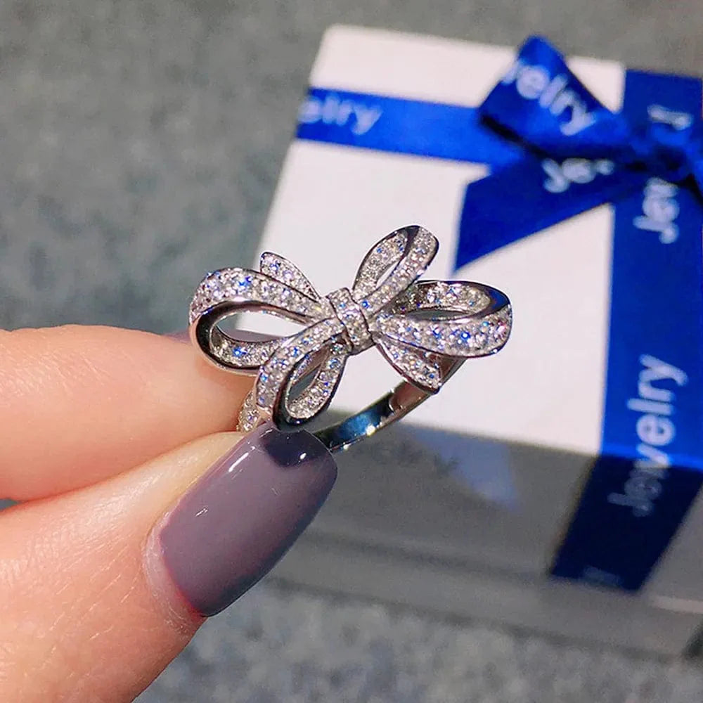 Showlu romantic bow-shaped cubic zirconia wedding band ring for women, featuring sparkling jewelry for special occasions.