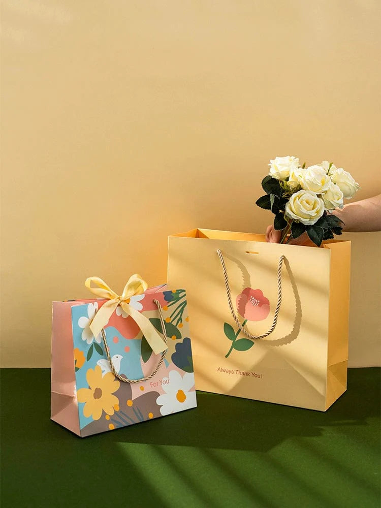 Mori Leaf contrast color paper gift bag from SHOWLU FASHION STORE, minimalist holiday handbag for gift packaging, creative and stylish.