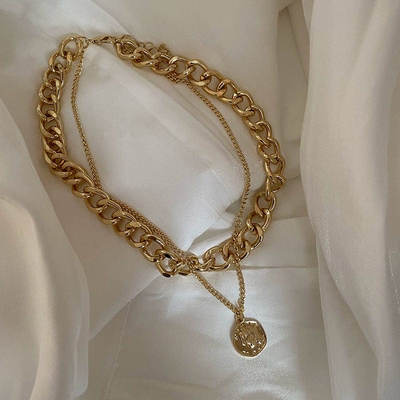 Women’s hip hop thick alloy chain necklace featuring a cross pendant, styled for trendy, internet celebrity-inspired fashion.