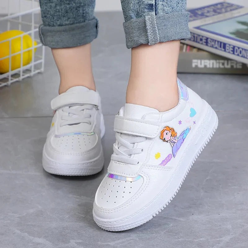 Showlu Fashion girls' floral sneakers with breathable fabric and non-slip soles, perfect for casual outdoor running and play.