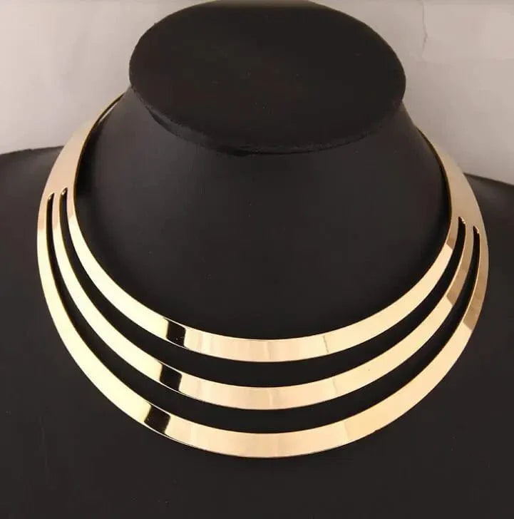Gold KMVEXO torque necklace and round earrings set for women, stylish jewelry perfect for parties and dressy occasions.