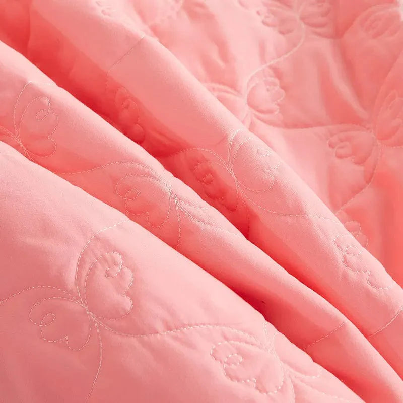 Ai·Winsure brushed lace quilted bedspread set with ruffle bedskirt and matching pillowcases, queen and king size, soft textured fabric.