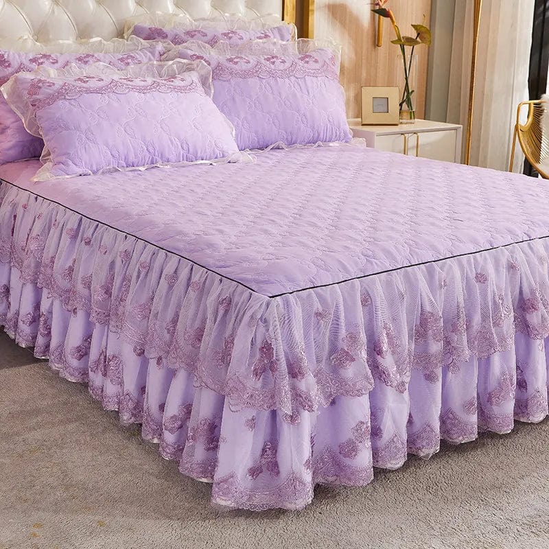 Ai·Winsure brushed lace quilted bedspread set with ruffle bedskirt and two pillowcases, in queen or king size, with decorative ruffles.
