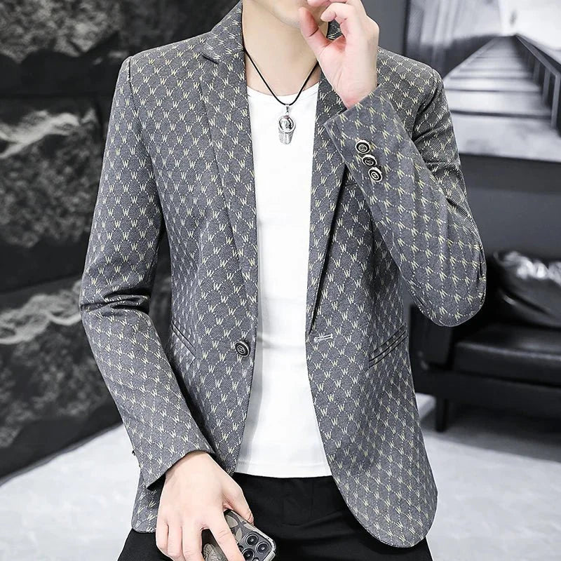 Slim fit men's blazer with Korean letter print from SHOWLU FASHION STORE, casual streetwear style, suitable for spring and business wear.