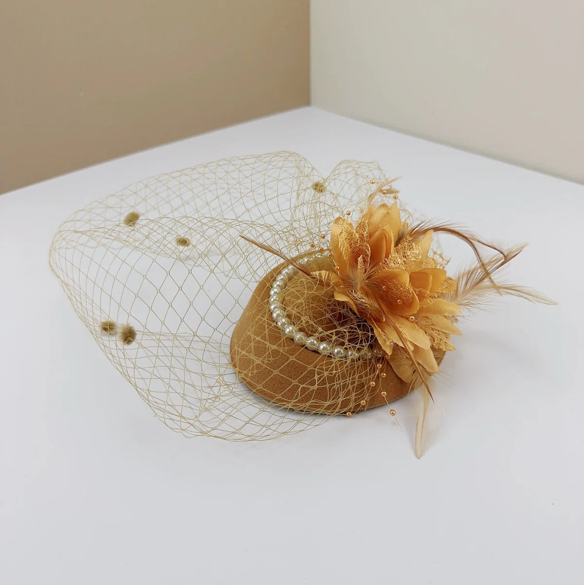 Elegant bridal Billycock hat with lace details, designed for ladies wearing cheongsam or traditional Chinese wedding attire.