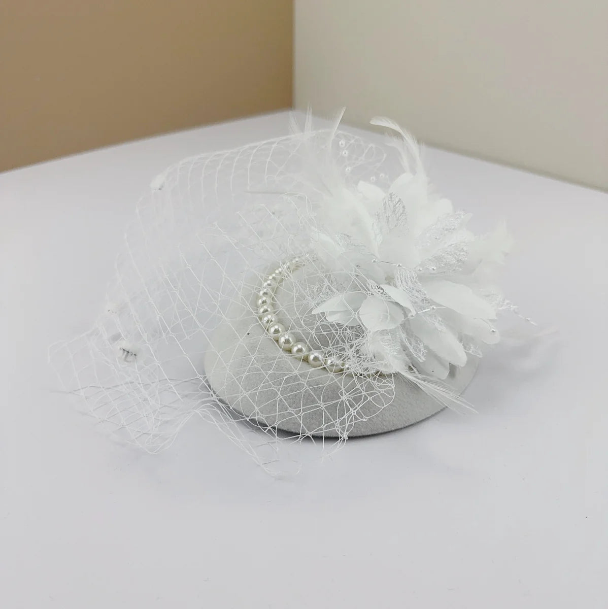 Elegant Showlu Fashion Ladies lace cheongsam topper hat with a bridal Billycock style, perfect for traditional wedding accessories.